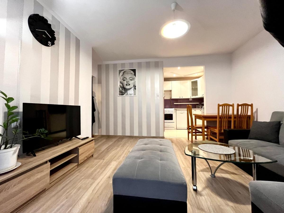 Charmig Apartment Krasków Exterior foto